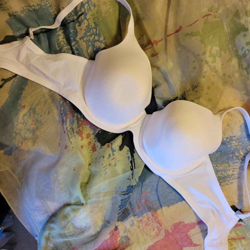 Victoria's Secret "Body by Victoria" full coverage 40D bra NWT